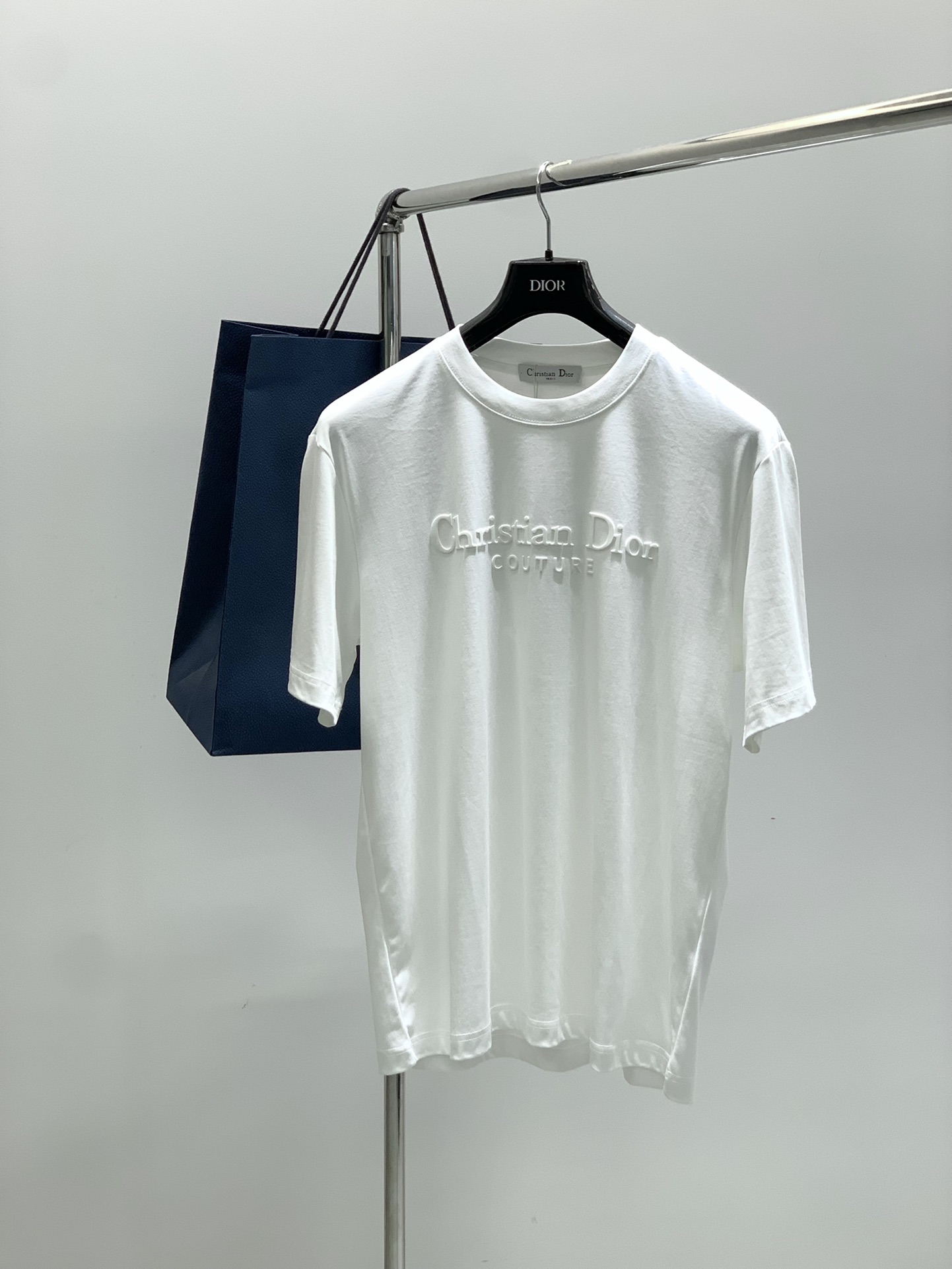 NO:497428,,Dior Dior, new summer products, available at the same time for counters, simple and fashionable casual round neck short-sleeved T-shirt, original imported fabric, comfortable and breathable, top-grade printing craft letter pattern logo, extremely high-end, unique design, fashionable and handsome on the upper body!  2 colors recommended, code number M-3XL, dior, dior, T-shirt, tees, t-shirt, alexander wang19860909,Dior 迪奥, 夏季新品,专柜同步有售,简约时尚休闲圆领短袖T恤,原版进口面料,舒适透气,顶级印花工艺字母图案logo,档次极高,独特设计,上身时尚帅气！2色推荐,码数M-3XL,,dior,dior,T-shirt,tees，t-shirt,alexander wang,Men's clothing