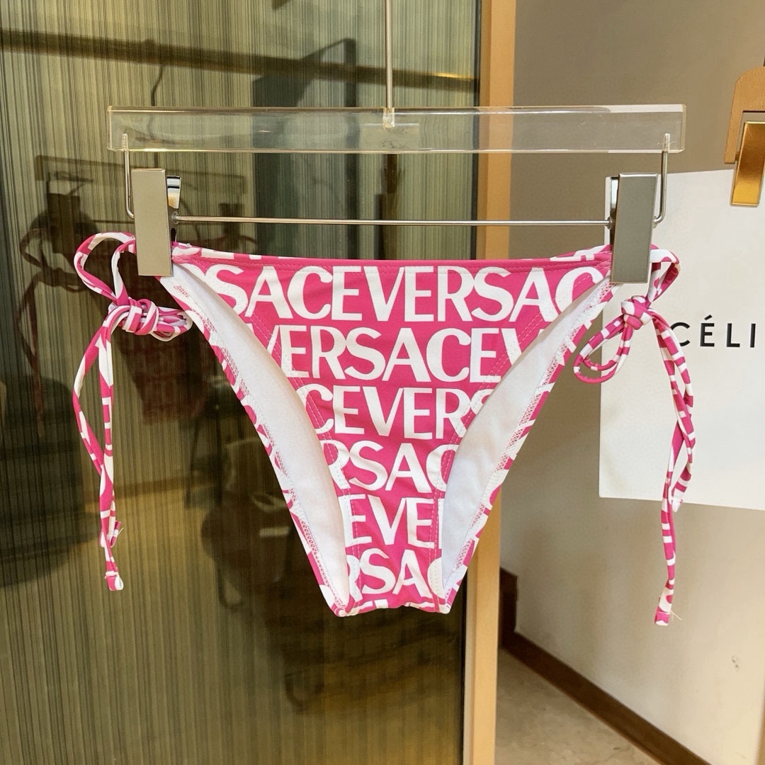 🆕
范思哲比基尼👙👙❤️😍🥰适合多种场景的游泳衣🏊‍♀️海边 游泳池 温泉 水上乐园 漂流都可以😌内搭外
