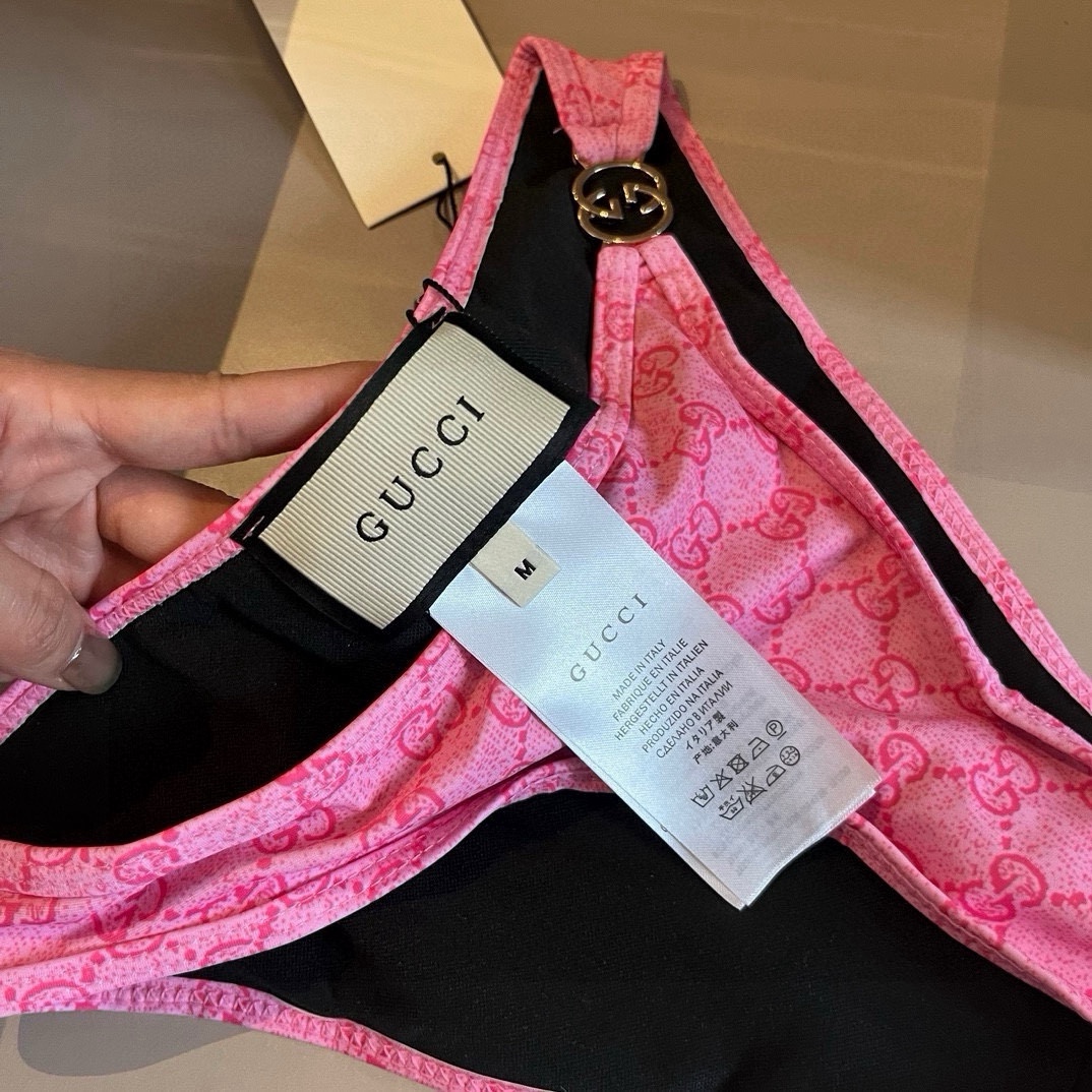 🆕
MiuMiu缪缪官方新款泳衣比基尼👙，高端定制，S M L XL