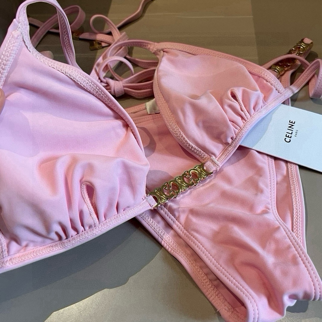 🆕

Celine赛琳新款比基尼， S M L XL。细节待更新