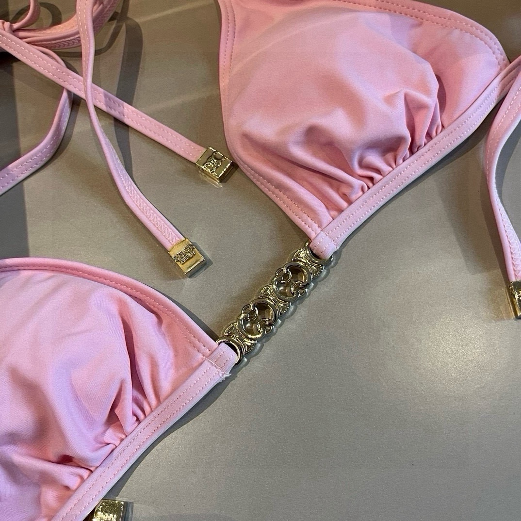 🆕

Celine赛琳新款比基尼， S M L XL。细节待更新
