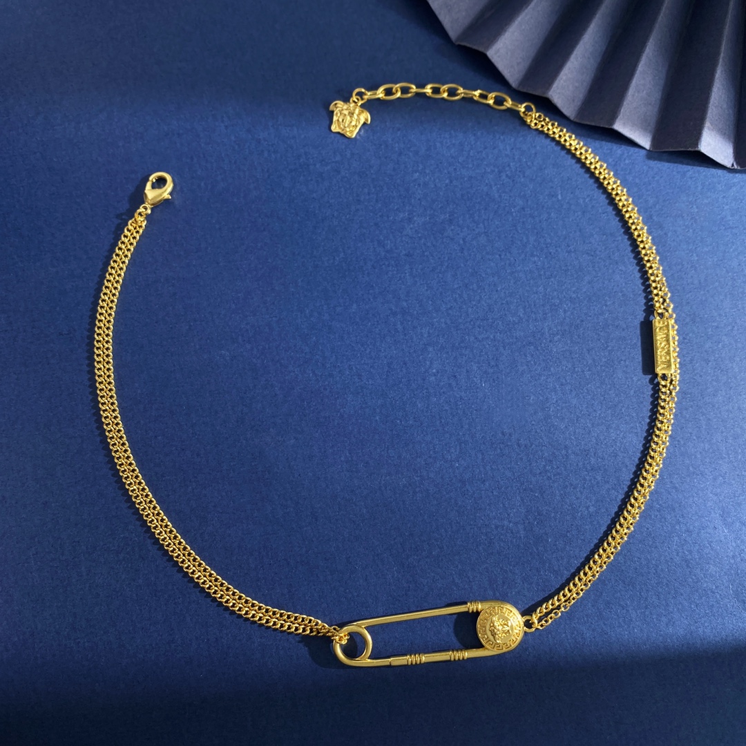 Versace Medusa Design Bracelets and Necklaces with Brass and Copper Materials - 图片 5