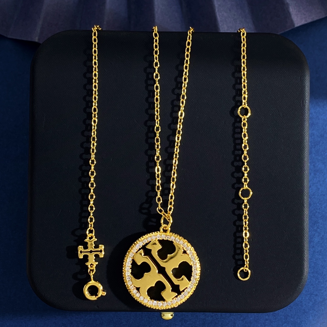 Tory Burch Tory Burch托里伯奇欧美 高级感轻奢镶钻圆形镂空双T字母圆圈吊坠项链 黄铜材料 金色 重约8
