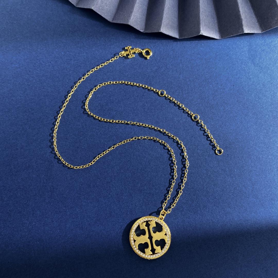 Tory Burch Tory Burch托里伯奇欧美 高级感轻奢镶钻圆形镂空双T字母圆圈吊坠项链 黄铜材料 金色 重约8