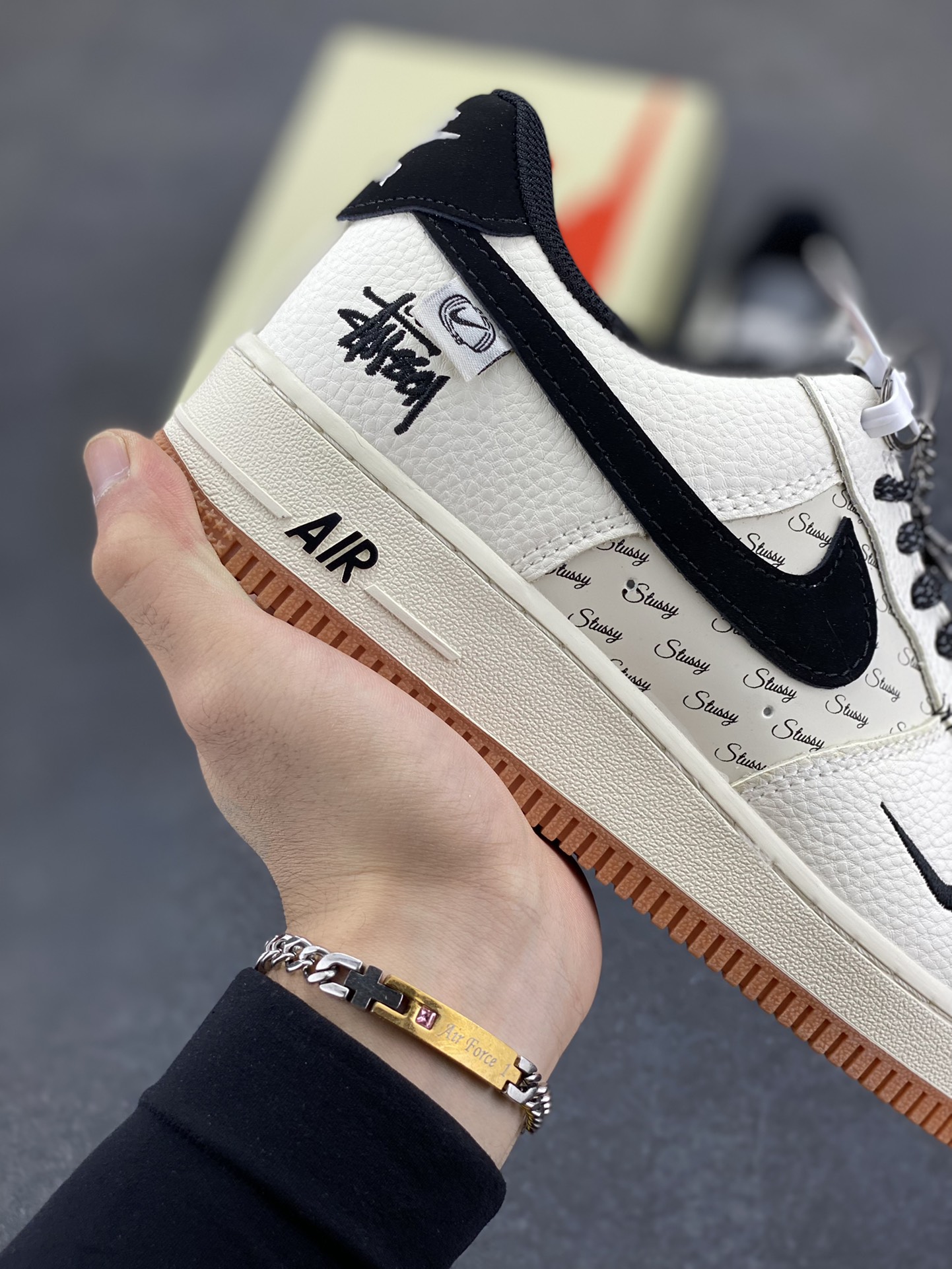 图片[6]-Nike Air Force 1 Low 空军一号低帮百搭休闲运动板鞋。柔软、弹性十足的缓震性能和出色的中底设计，横跨复古与现代的外型结合，造就出风靡全球三十多年的Force 1，直到今天还深受青睐。 货号：XZ6188-255 尺码：36 36.5 37.5 38 38.5 39 40 40.5 41 42 42.5 43 44 44.5 45-选品中心