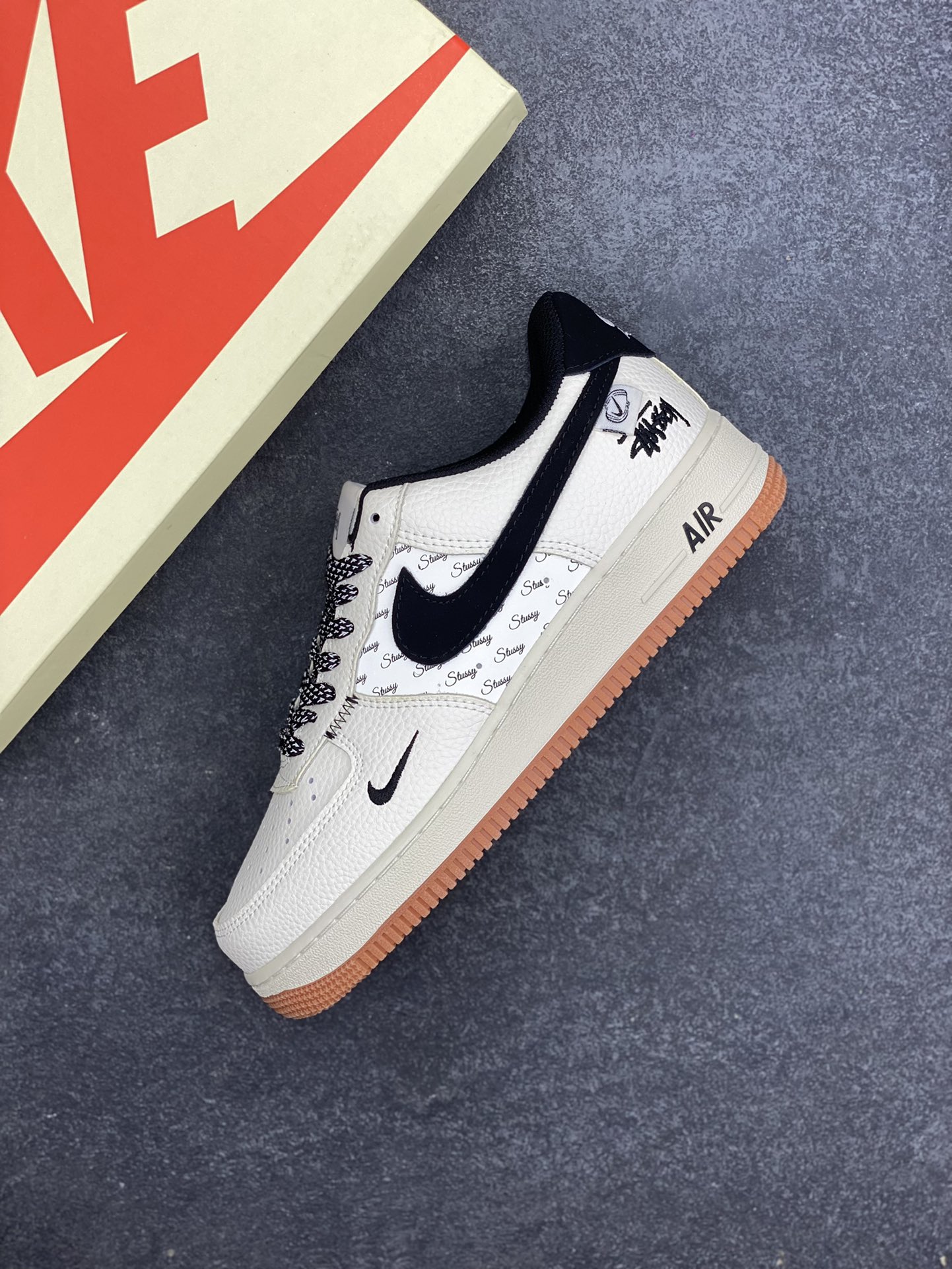 图片[7]-Nike Air Force 1 Low 空军一号低帮百搭休闲运动板鞋。柔软、弹性十足的缓震性能和出色的中底设计，横跨复古与现代的外型结合，造就出风靡全球三十多年的Force 1，直到今天还深受青睐。 货号：XZ6188-255 尺码：36 36.5 37.5 38 38.5 39 40 40.5 41 42 42.5 43 44 44.5 45-选品中心