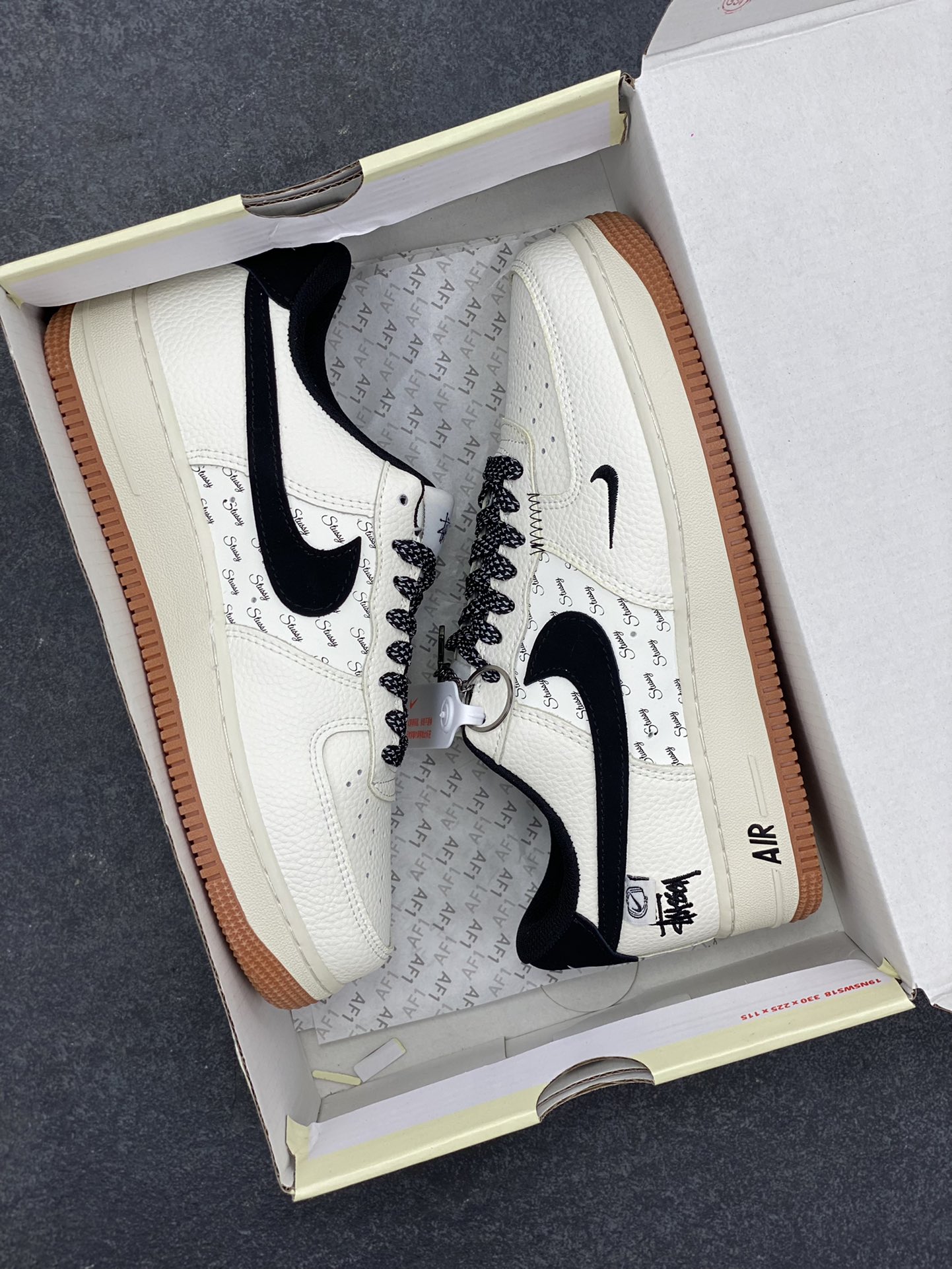 图片[9]-Nike Air Force 1 Low 空军一号低帮百搭休闲运动板鞋。柔软、弹性十足的缓震性能和出色的中底设计，横跨复古与现代的外型结合，造就出风靡全球三十多年的Force 1，直到今天还深受青睐。 货号：XZ6188-255 尺码：36 36.5 37.5 38 38.5 39 40 40.5 41 42 42.5 43 44 44.5 45-选品中心
