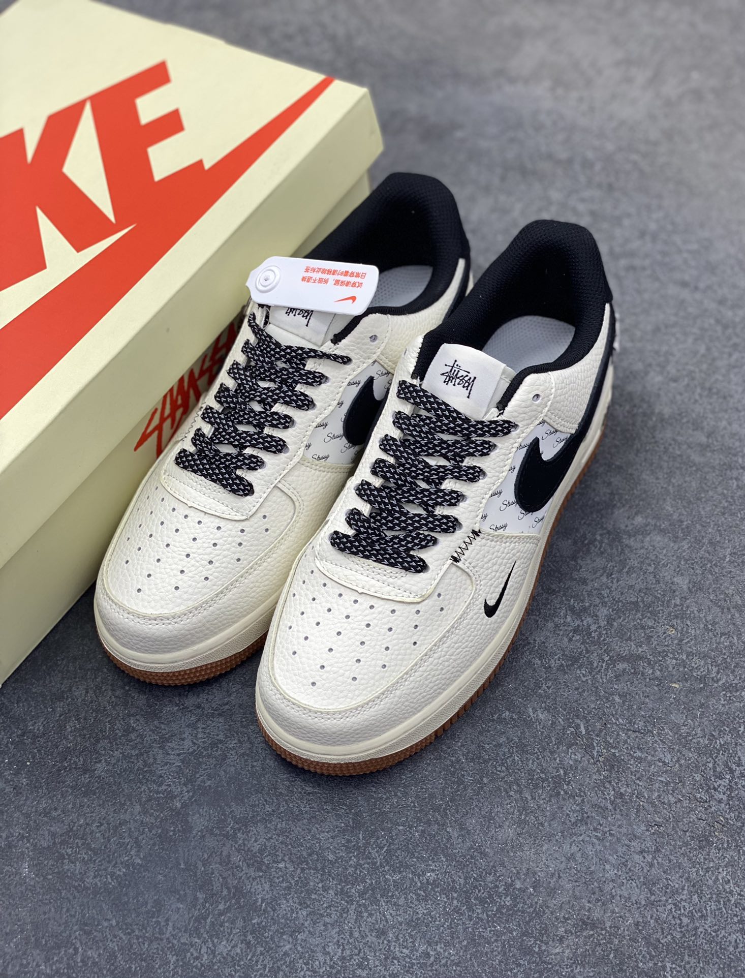 图片[8]-Nike Air Force 1 Low 空军一号低帮百搭休闲运动板鞋。柔软、弹性十足的缓震性能和出色的中底设计，横跨复古与现代的外型结合，造就出风靡全球三十多年的Force 1，直到今天还深受青睐。 货号：XZ6188-255 尺码：36 36.5 37.5 38 38.5 39 40 40.5 41 42 42.5 43 44 44.5 45-选品中心