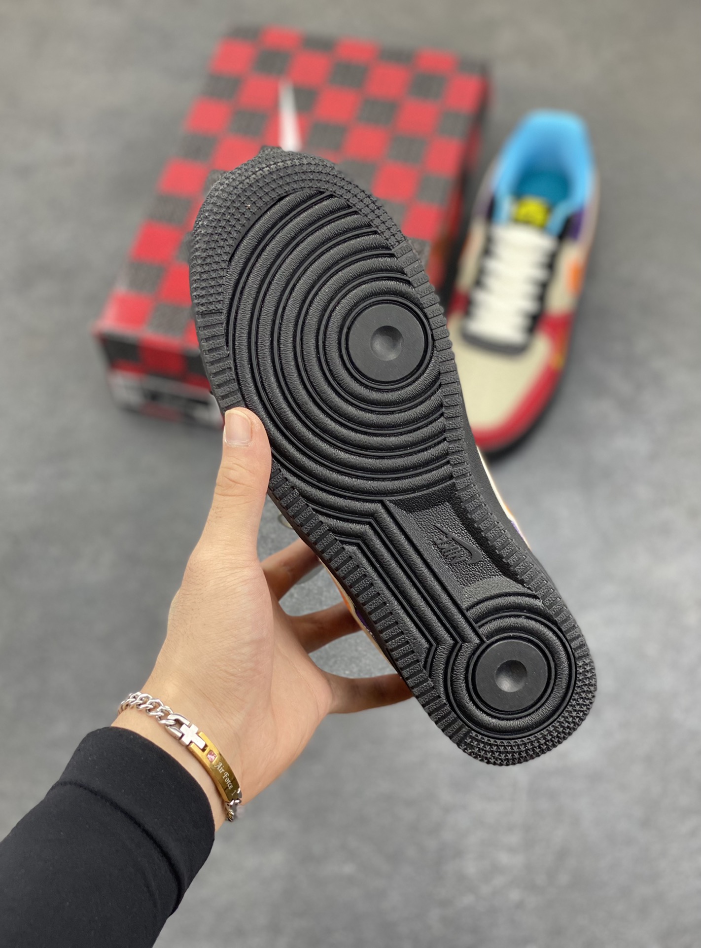 图片[5]-NIke Air Force 1 \’07 Low “Supreme联名——红黄紫”空军一号 低帮 运动鞋 休闲鞋 折边针车 工艺难度大 原楦头原纸板 原装鞋盒 定制五金配件 内置全掌气垫 原厂鞋底 货号：KB1688-004 尺码：36 36.5 37.5 38 38.5 39 40 40.5 41 42 42.5 43 44 44.5 45-选品中心