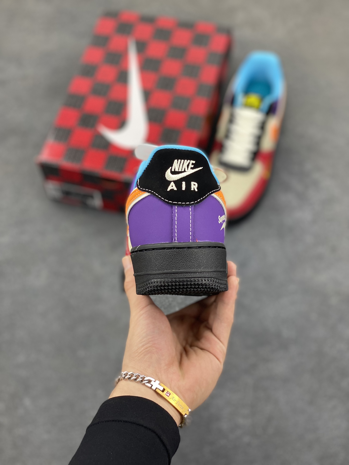 图片[4]-NIke Air Force 1 \’07 Low “Supreme联名——红黄紫”空军一号 低帮 运动鞋 休闲鞋 折边针车 工艺难度大 原楦头原纸板 原装鞋盒 定制五金配件 内置全掌气垫 原厂鞋底 货号：KB1688-004 尺码：36 36.5 37.5 38 38.5 39 40 40.5 41 42 42.5 43 44 44.5 45-选品中心