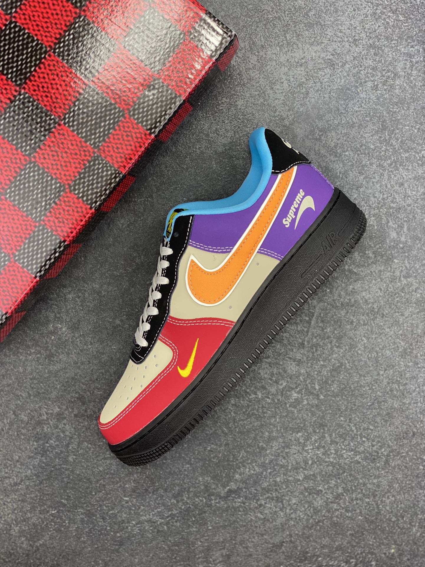 图片[7]-NIke Air Force 1 \’07 Low “Supreme联名——红黄紫”空军一号 低帮 运动鞋 休闲鞋 折边针车 工艺难度大 原楦头原纸板 原装鞋盒 定制五金配件 内置全掌气垫 原厂鞋底 货号：KB1688-004 尺码：36 36.5 37.5 38 38.5 39 40 40.5 41 42 42.5 43 44 44.5 45-选品中心