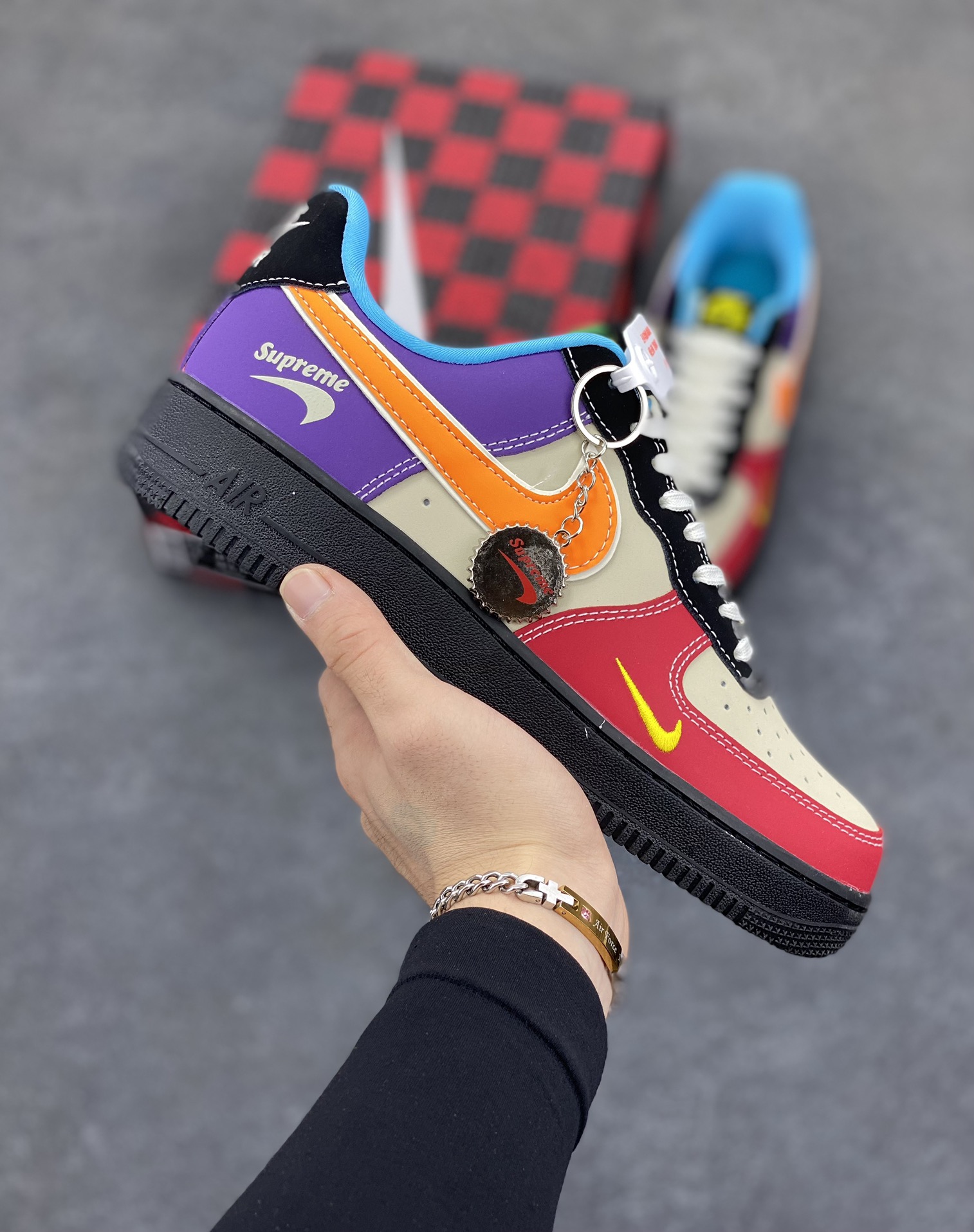 NIke Air Force 1 \’07 Low “Supreme联名——红黄紫”空军一号 低帮 运动鞋 休闲鞋 折边针车 工艺难度大 原楦头原纸板 原装鞋盒 定制五金配件 内置全掌气垫 原厂鞋底 货号:KB1688-004 尺码:36 36.5 37.5 38 38.5 39 40 40.5 41 42 42.5 43 44 44.5 45-选品中心