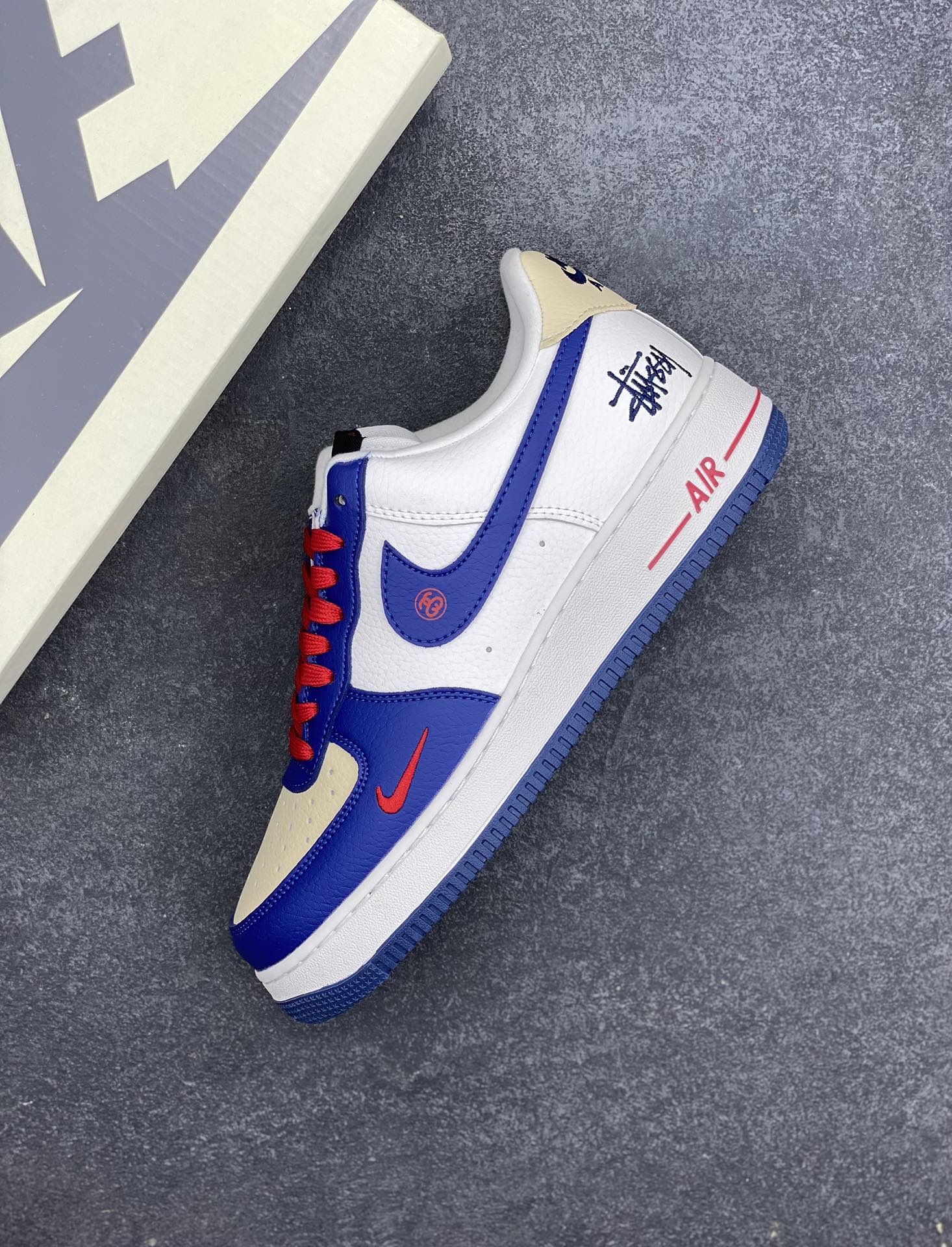 图片[7]-NIke Air Force 1 \’07 Low “斯图西联名”空军一号 低帮 运动鞋 休闲鞋 折边针车 工艺难度大 原楦头原纸板 原装鞋盒 定制五金配件 内置全掌气垫 原厂鞋底 货号：DQ6628-163 尺码：36 36.5 37.5 38 38.5 39 40 40.5 41 42 42.5 43 44 44.5 45-选品中心