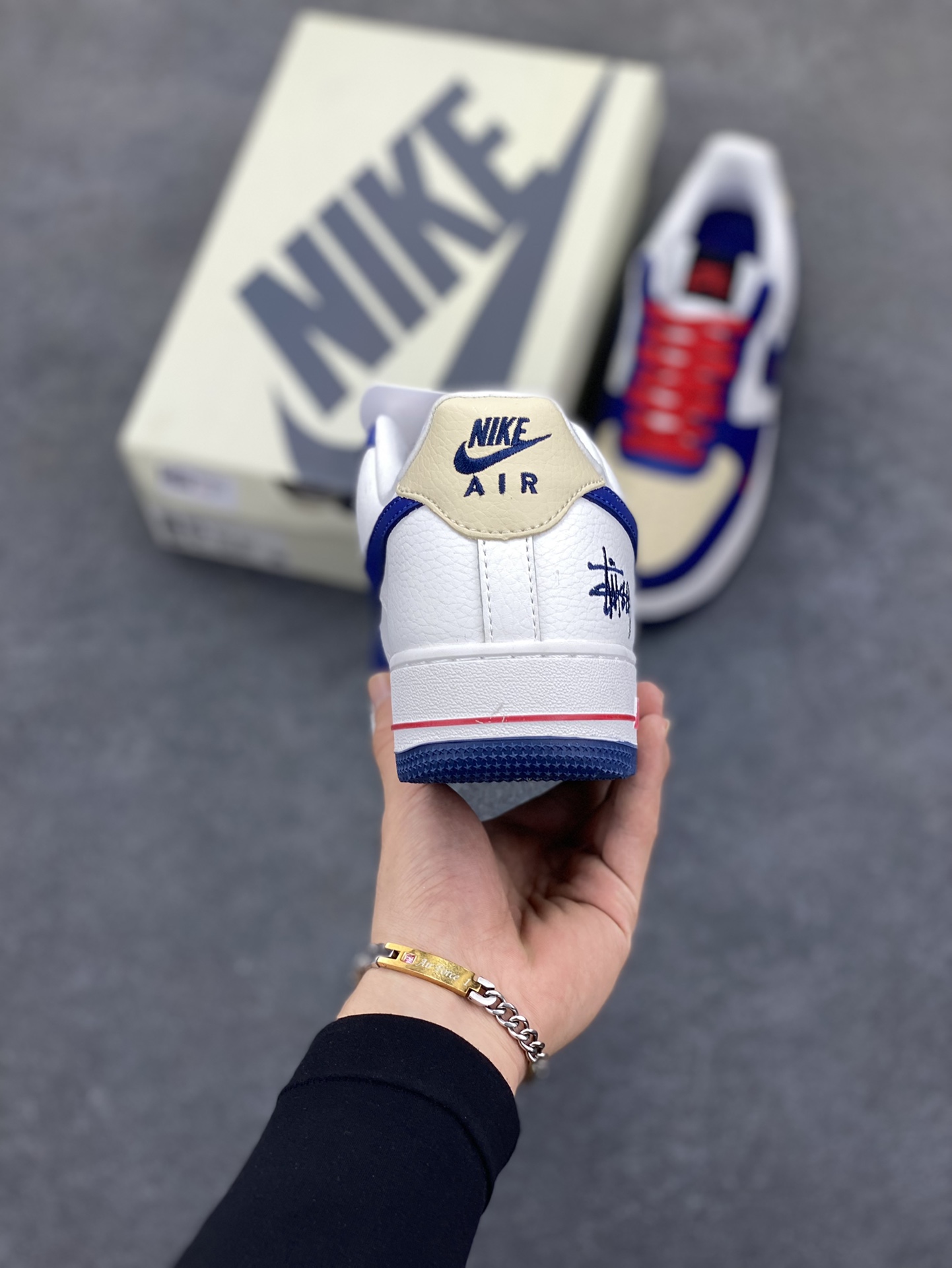 图片[4]-NIke Air Force 1 \’07 Low “斯图西联名”空军一号 低帮 运动鞋 休闲鞋 折边针车 工艺难度大 原楦头原纸板 原装鞋盒 定制五金配件 内置全掌气垫 原厂鞋底 货号：DQ6628-163 尺码：36 36.5 37.5 38 38.5 39 40 40.5 41 42 42.5 43 44 44.5 45-选品中心