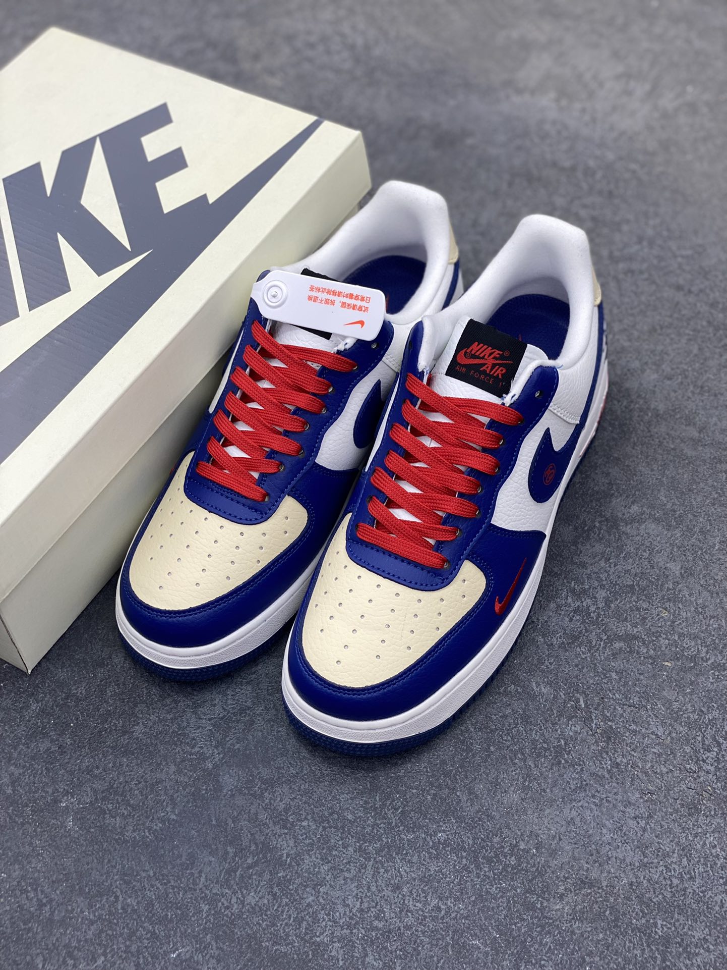 图片[8]-NIke Air Force 1 \’07 Low “斯图西联名”空军一号 低帮 运动鞋 休闲鞋 折边针车 工艺难度大 原楦头原纸板 原装鞋盒 定制五金配件 内置全掌气垫 原厂鞋底 货号：DQ6628-163 尺码：36 36.5 37.5 38 38.5 39 40 40.5 41 42 42.5 43 44 44.5 45-选品中心