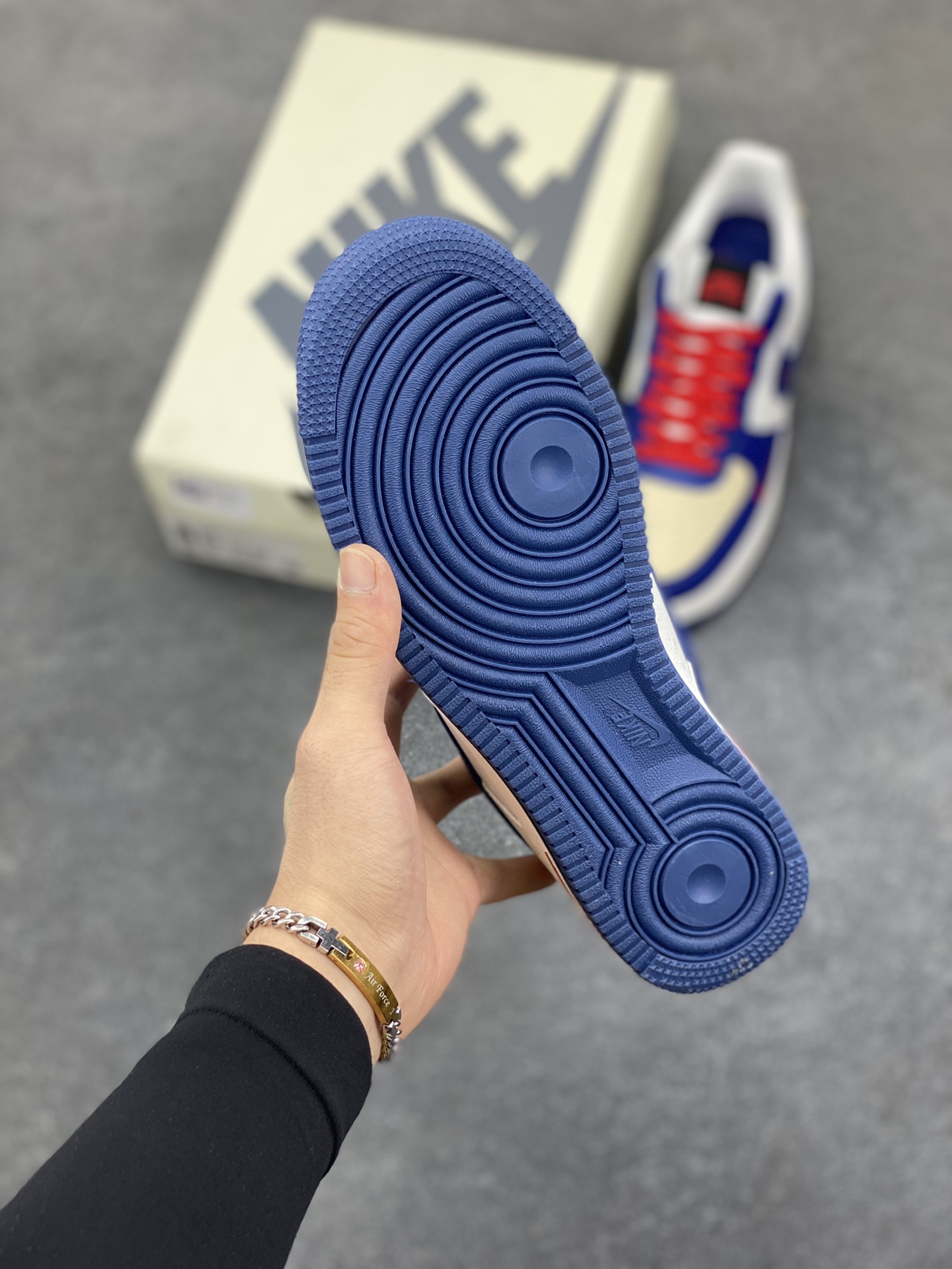 图片[5]-NIke Air Force 1 \’07 Low “斯图西联名”空军一号 低帮 运动鞋 休闲鞋 折边针车 工艺难度大 原楦头原纸板 原装鞋盒 定制五金配件 内置全掌气垫 原厂鞋底 货号：DQ6628-163 尺码：36 36.5 37.5 38 38.5 39 40 40.5 41 42 42.5 43 44 44.5 45-选品中心