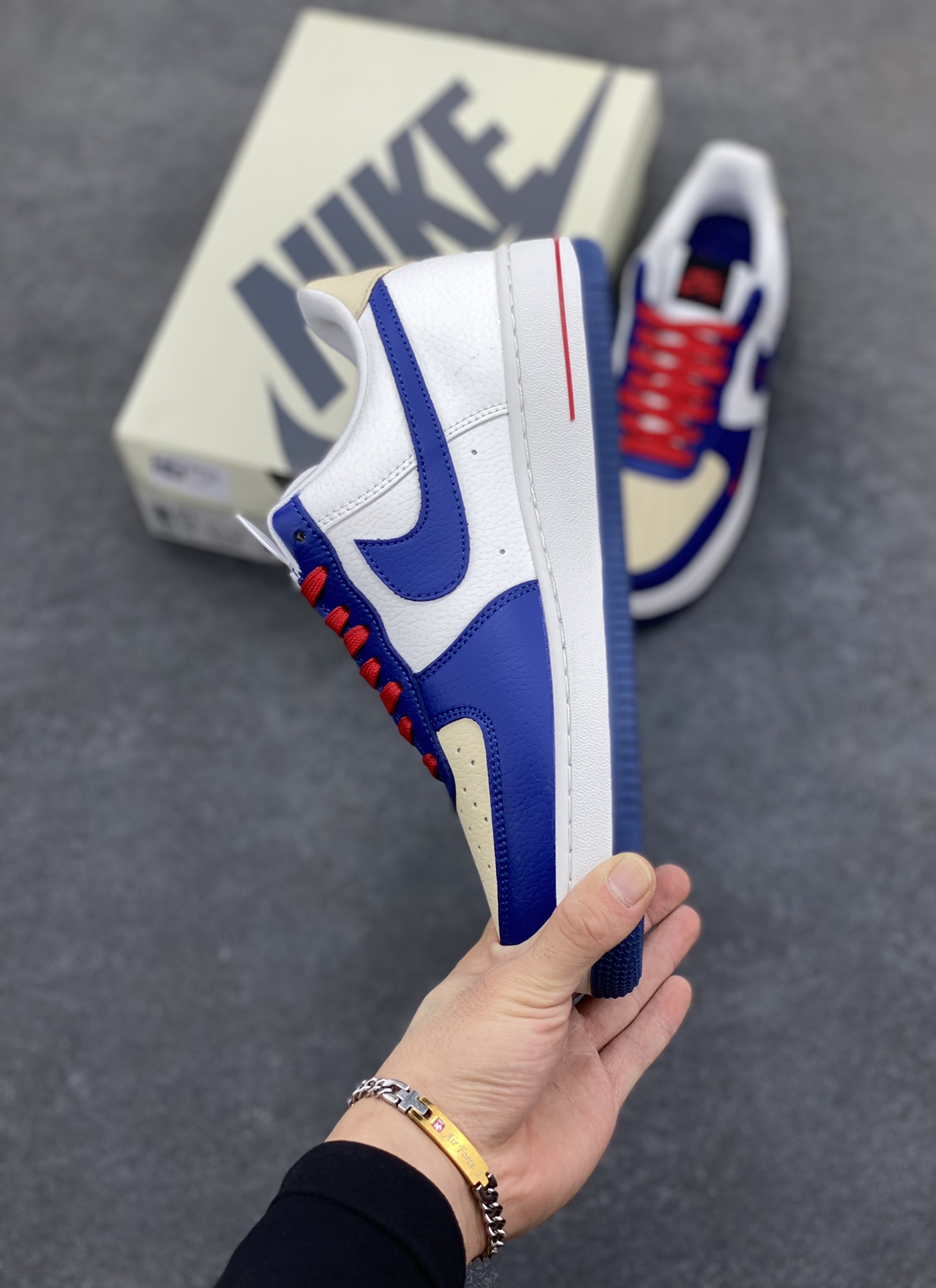 图片[3]-NIke Air Force 1 \’07 Low “斯图西联名”空军一号 低帮 运动鞋 休闲鞋 折边针车 工艺难度大 原楦头原纸板 原装鞋盒 定制五金配件 内置全掌气垫 原厂鞋底 货号：DQ6628-163 尺码：36 36.5 37.5 38 38.5 39 40 40.5 41 42 42.5 43 44 44.5 45-选品中心