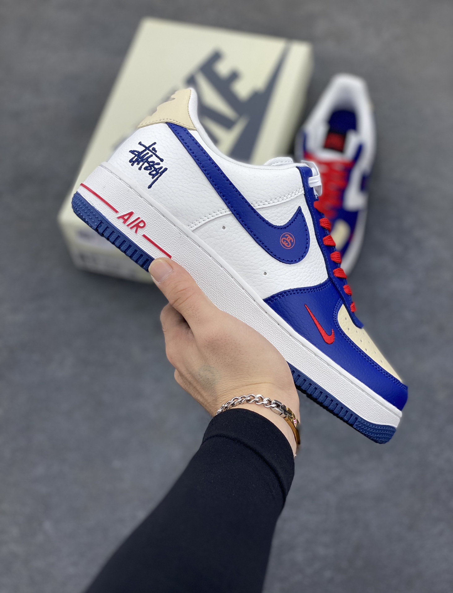 NIke Air Force 1 \’07 Low “斯图西联名”空军一号 低帮 运动鞋 休闲鞋 折边针车 工艺难度大 原楦头原纸板 原装鞋盒 定制五金配件 内置全掌气垫 原厂鞋底 货号：DQ6628-163 尺码：36 36.5 37.5 38 38.5 39 40 40.5 41 42 42.5 43 44 44.5 45-选品中心