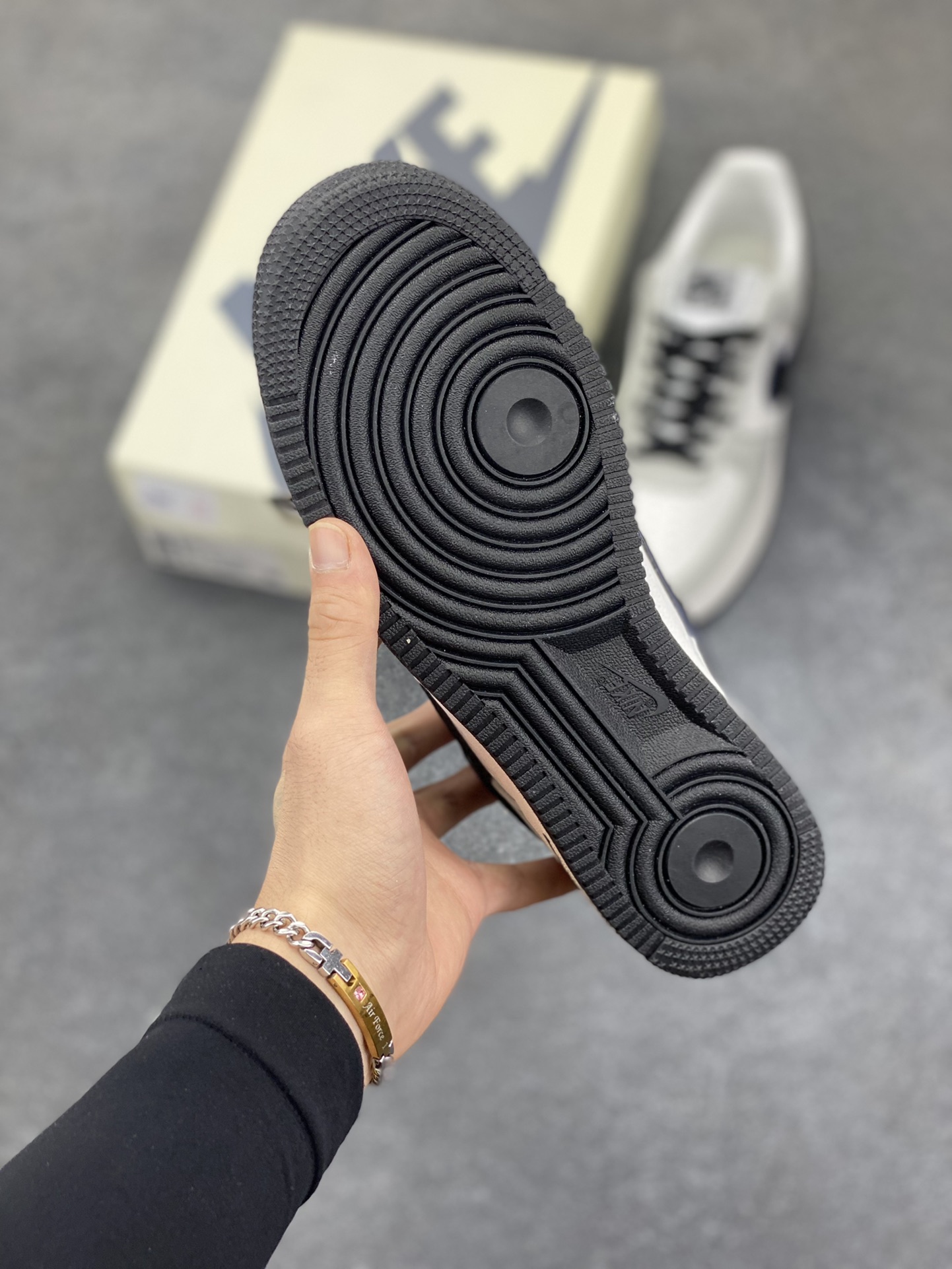 图片[5]-NIke Air Force 1 \’07 Low “OFF-WHITE联名”空军一号 低帮 运动鞋 休闲鞋 折边针车 工艺难度大 原楦头原纸板 原装鞋盒 定制五金配件 内置全掌气垫 原厂鞋底 货号：DQ6628-162 尺码：36 36.5 37.5 38 38.5 39 40 40.5 41 42 42.5 43 44 44.5 45-选品中心