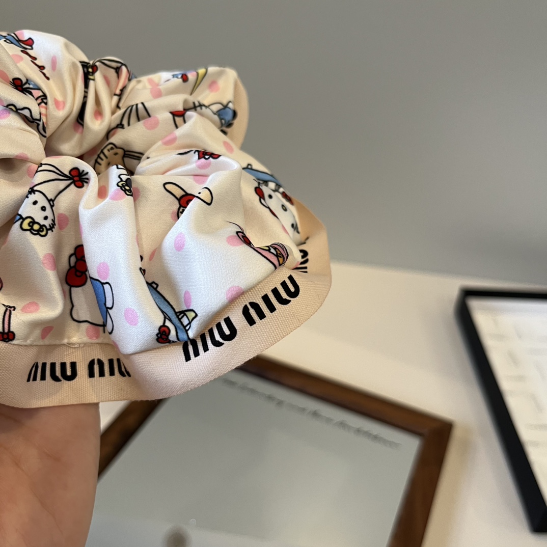 🆕

缪缪miumiu新款发圈