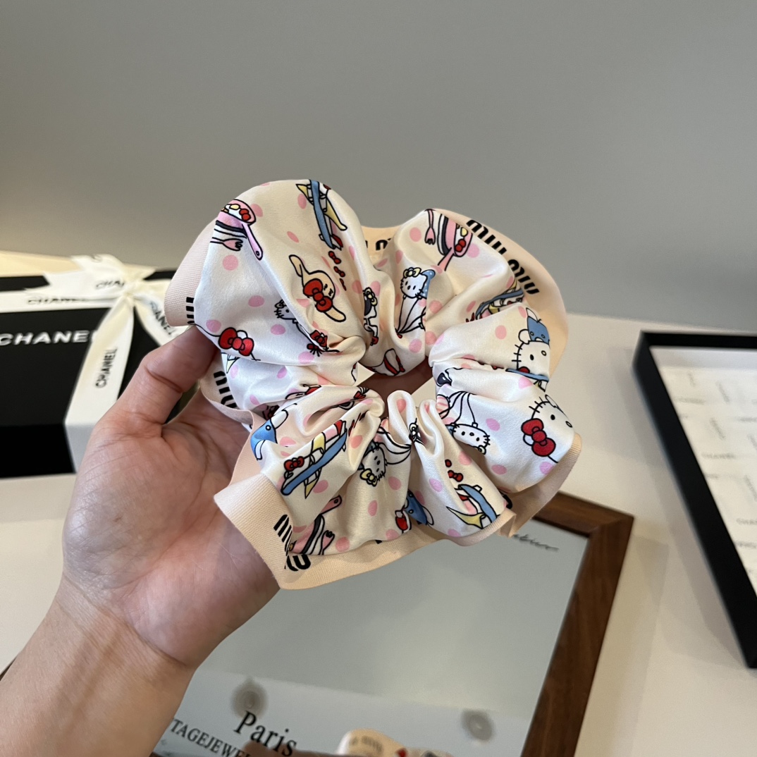 🆕

缪缪miumiu新款发圈