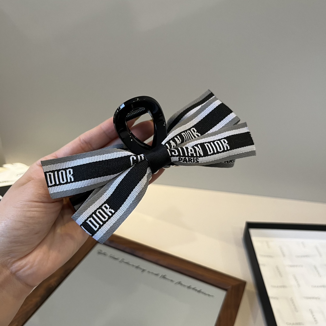 🆕

DIOR迪奥新款发夹