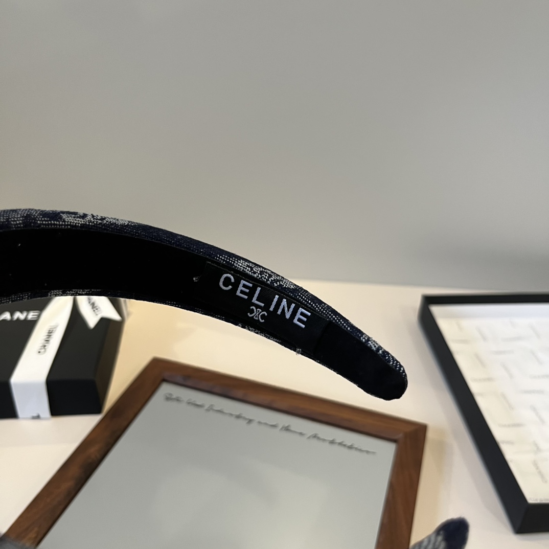 🆕

Celine赛琳新款发箍