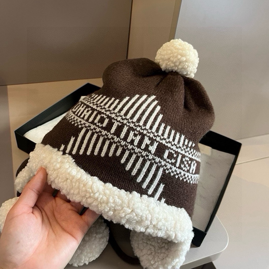 🆕

Dior迪奥秋冬新款护耳帽