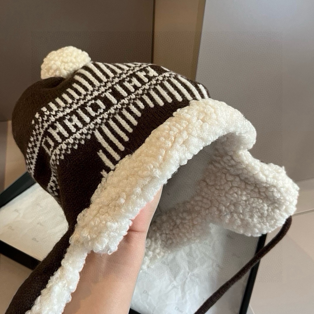 🆕

Dior迪奥秋冬新款护耳帽
