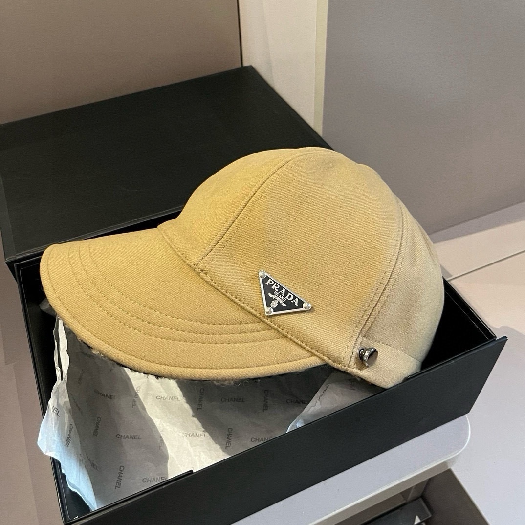 🆕

Prada普拉达新款鸭舌帽，毛呢帽，双面可用，头围57cm 可调节