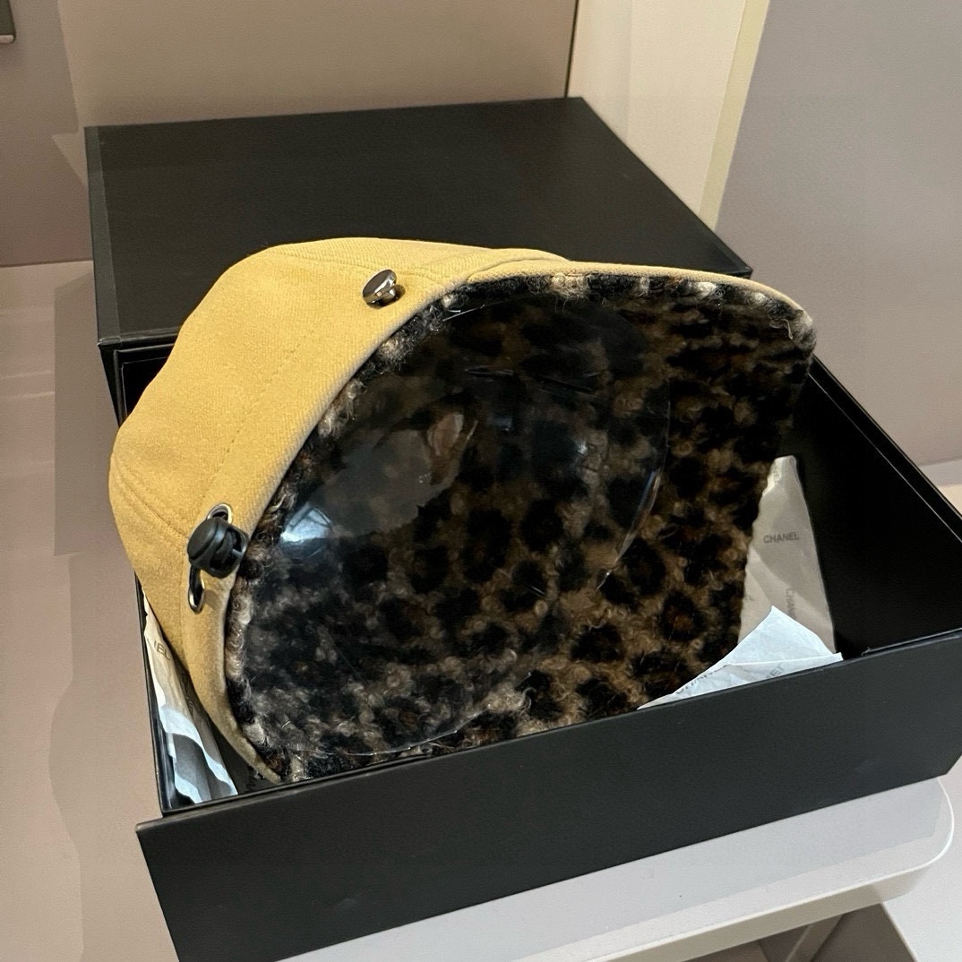 🆕

Prada普拉达新款鸭舌帽，毛呢帽，双面可用，头围57cm 可调节