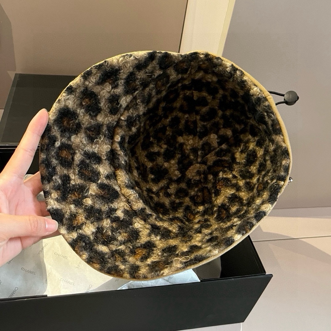 🆕

Prada普拉达新款鸭舌帽，毛呢帽，双面可用，头围57cm 可调节