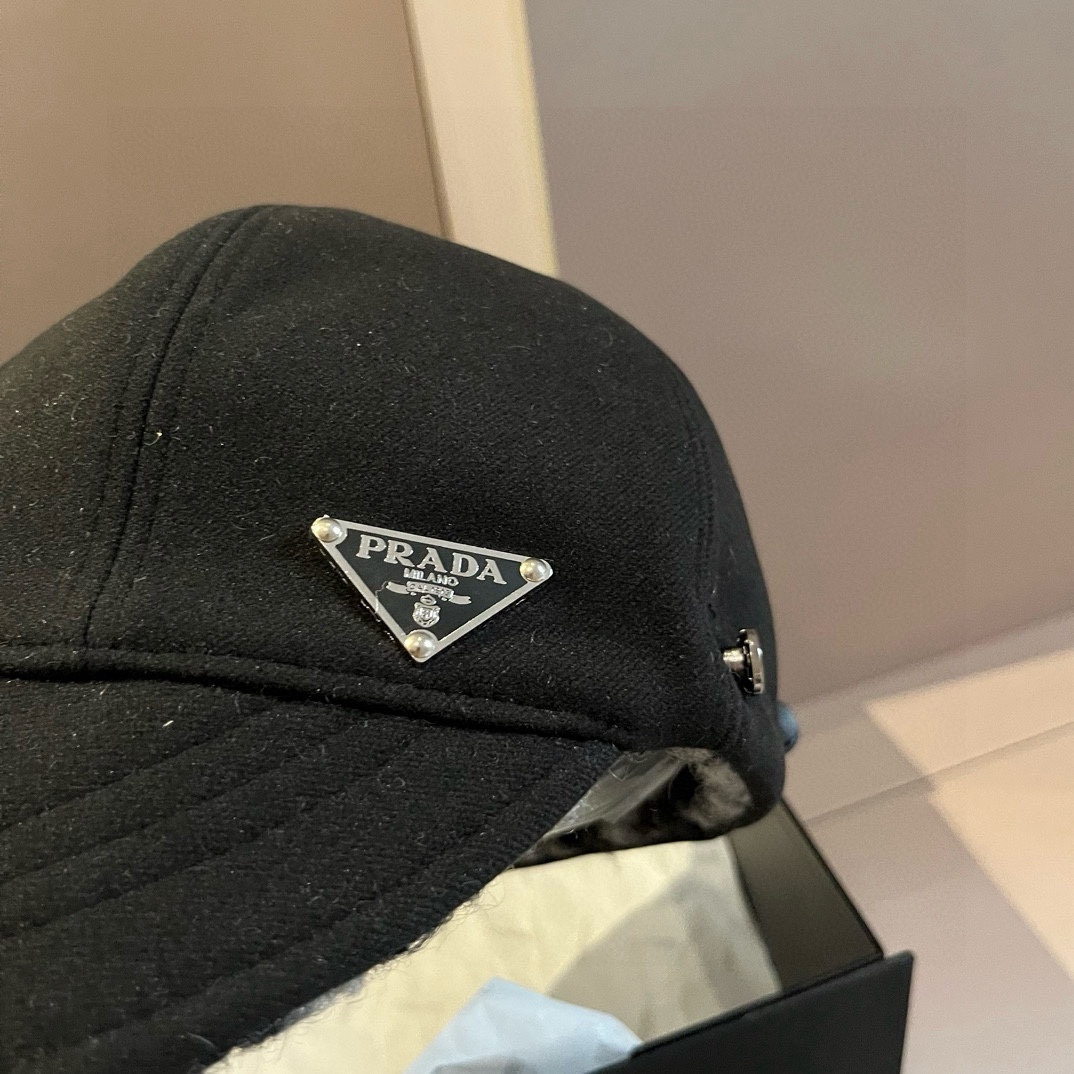 🆕

Prada普拉达新款鸭舌帽，毛呢帽，双面可用，头围57cm 可调节