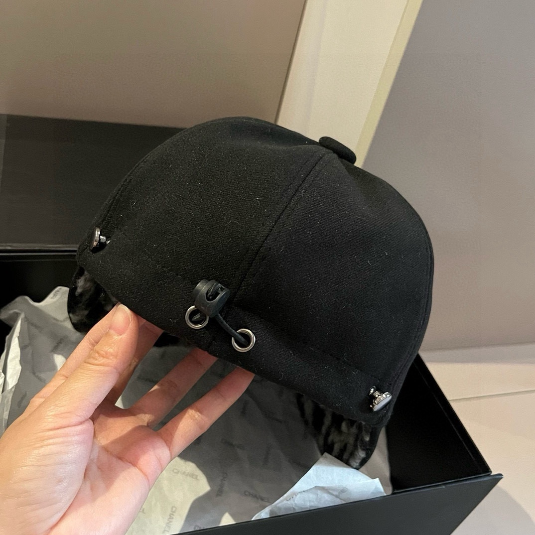 🆕

Prada普拉达新款鸭舌帽，毛呢帽，双面可用，头围57cm 可调节