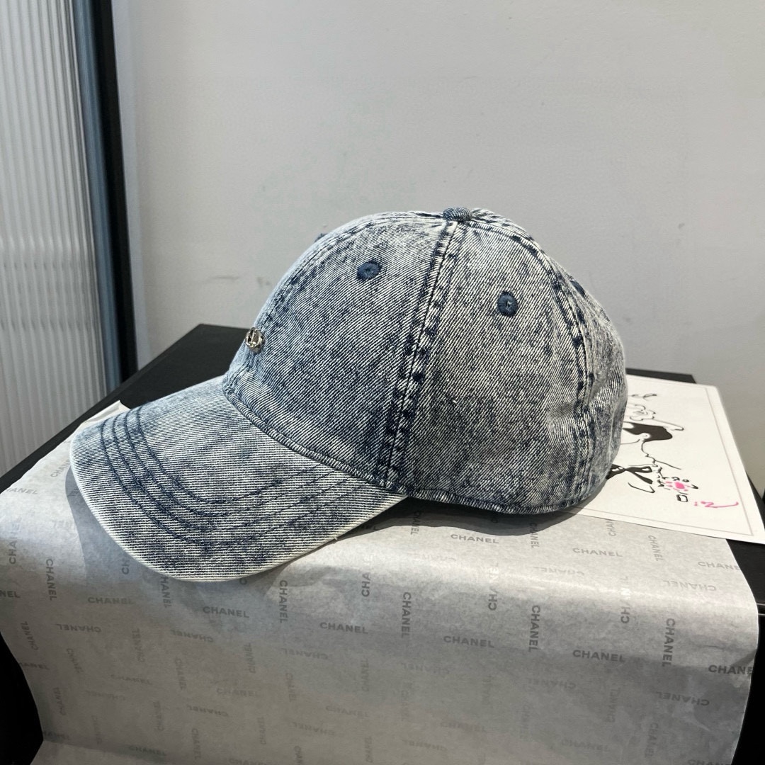 🆕

华伦天奴新款鸭舌帽
