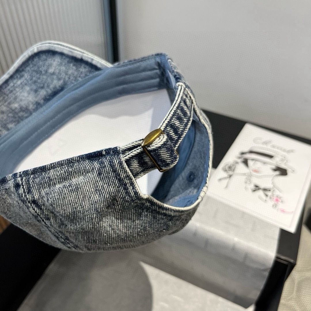 🆕

华伦天奴新款鸭舌帽
