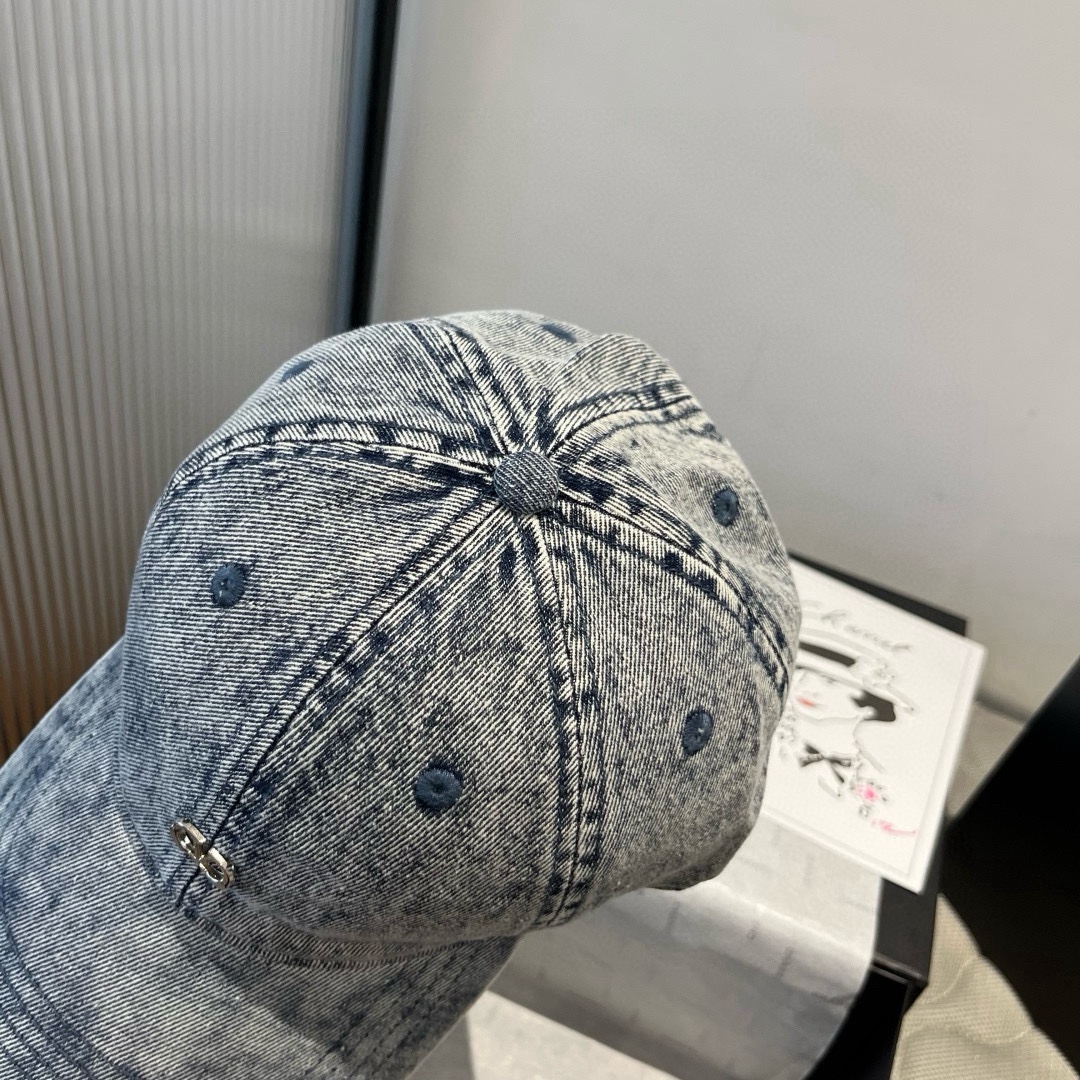 🆕

华伦天奴新款鸭舌帽
