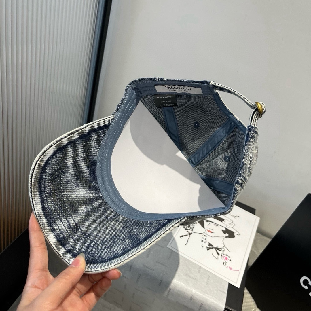 🆕

华伦天奴新款鸭舌帽
