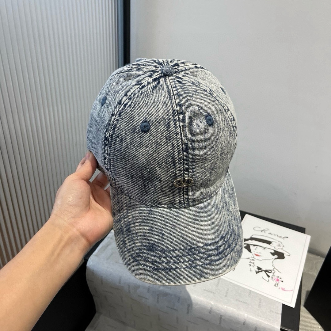 🆕

华伦天奴新款鸭舌帽
