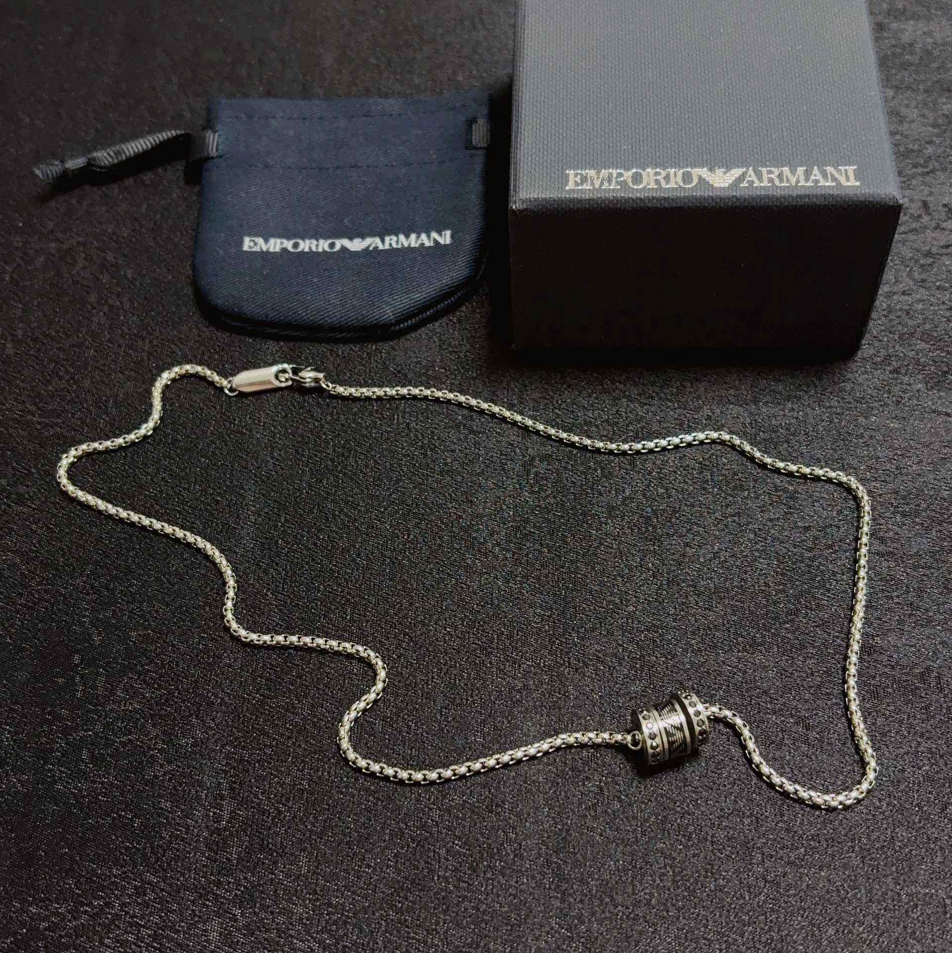 Review: Amani Armani’s Sophisticated Locket Necklaces Collection in Black and White Palette - 图片 9