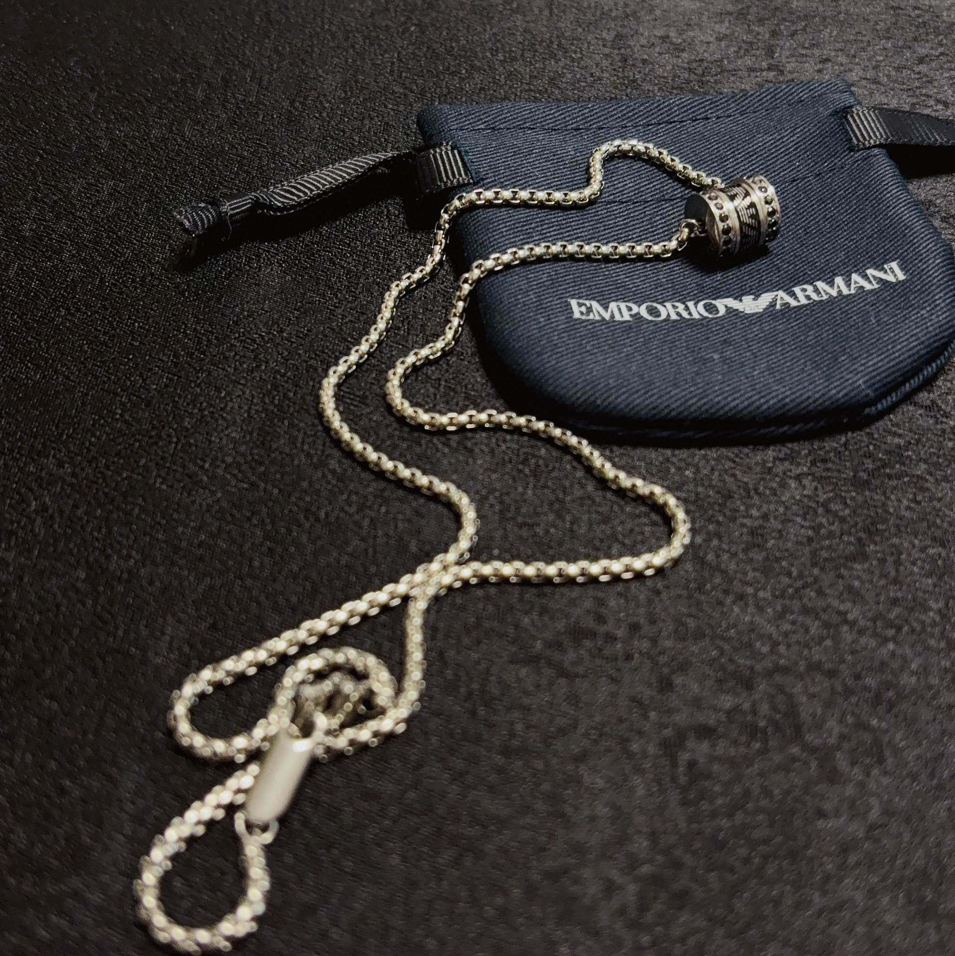 Review: Amani Armani’s Sophisticated Locket Necklaces Collection in Black and White Palette - 图片 7