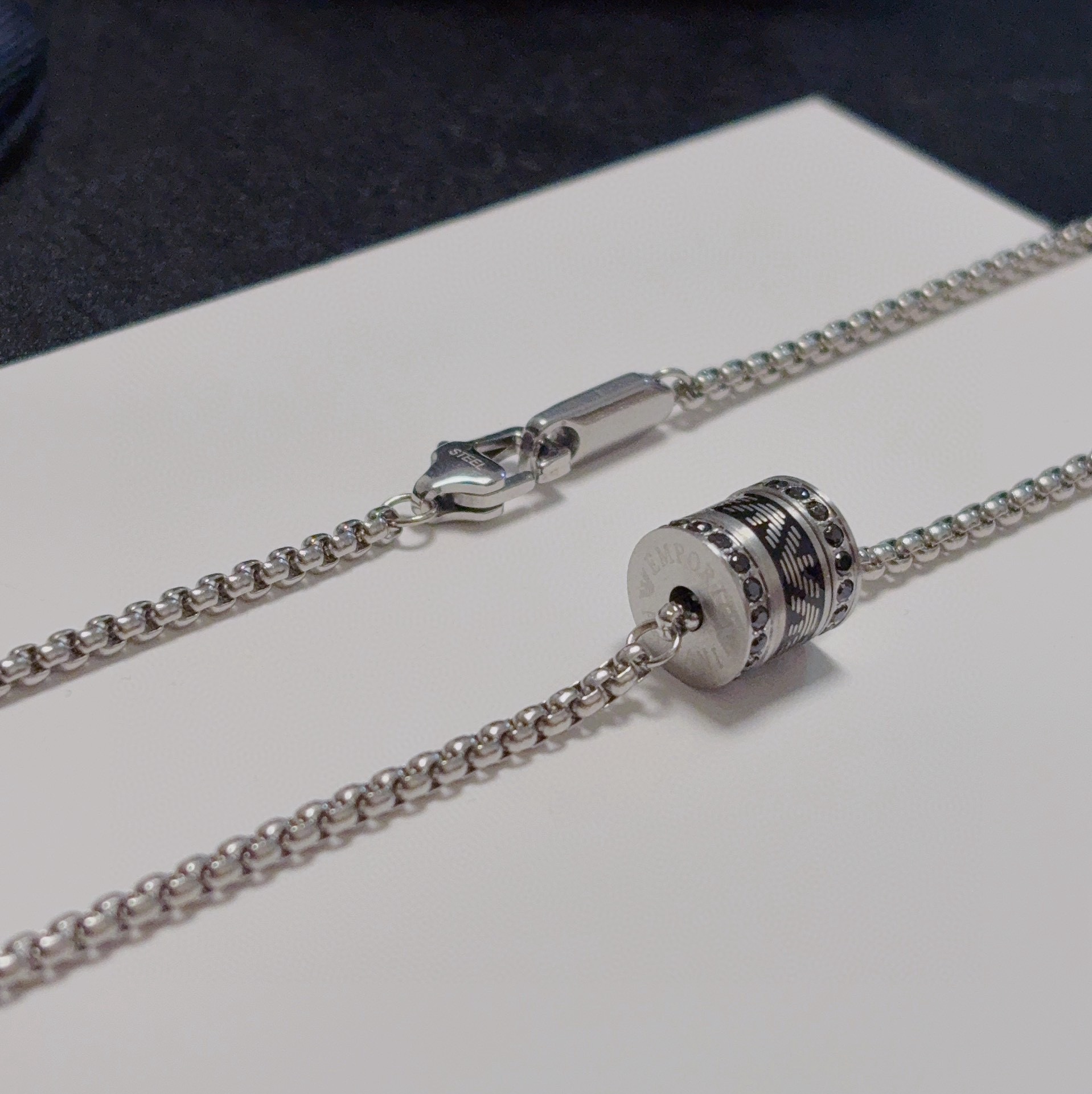 Review: Amani Armani’s Sophisticated Locket Necklaces Collection in Black and White Palette - 图片 5