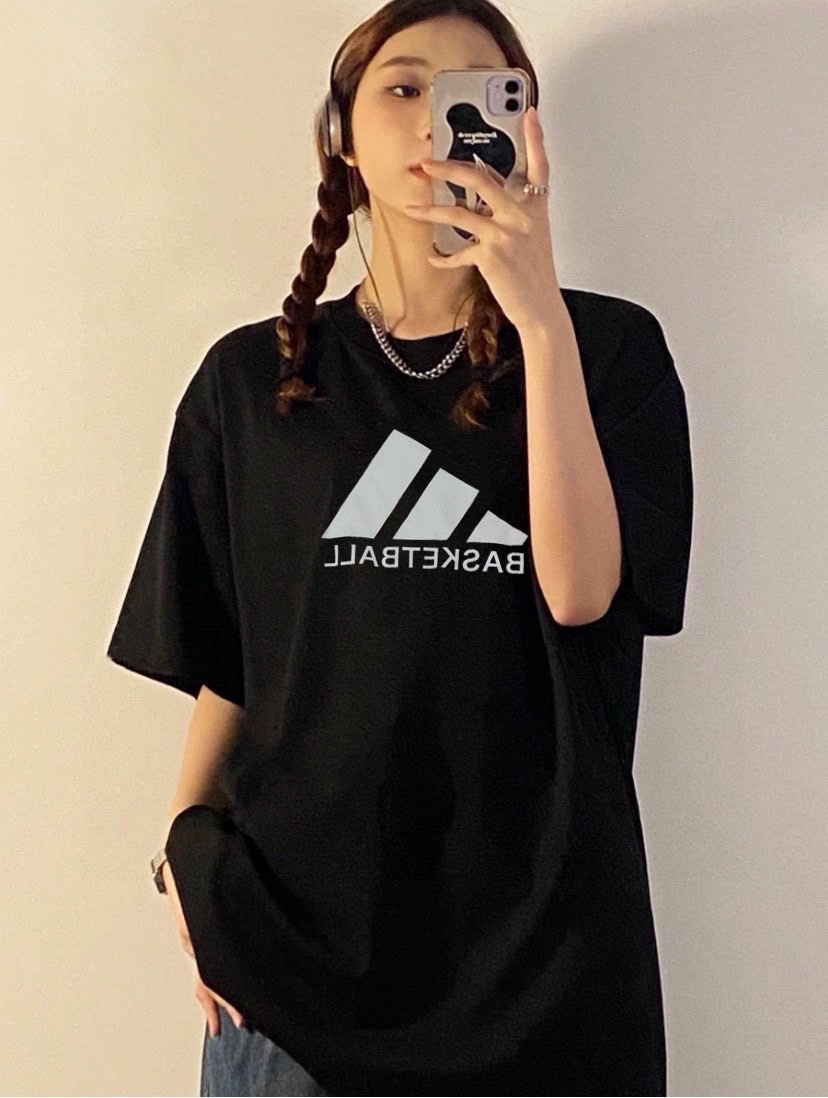 💰60
Adidas阿迪达斯 韩国限定纯棉直筒字母印花T恤短袖情侣款
Color: 黑色  Size: M-XL
M 肩宽50 胸围112 衣长70 (cm）
L 肩宽51 胸围116 衣长71 (cm）
XL 肩宽52 胸围120 衣长72 (cm)