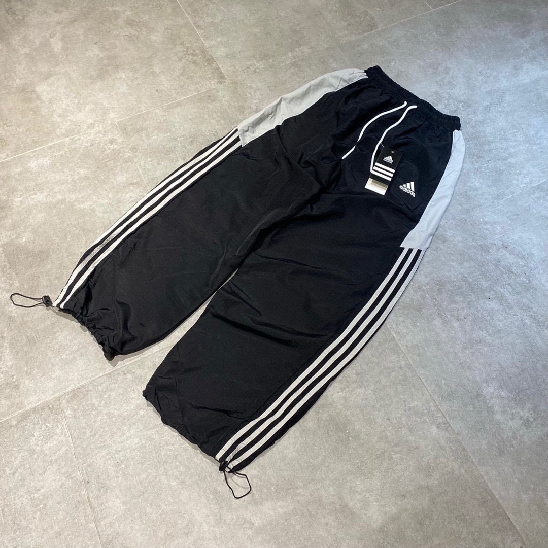 💰85
Adidas阿迪达斯  三条杠运动透气薄款机能裤登山工装抽绳长裤情侣款
Color: 黑色  Size: M-XL
M 腰围82 臀围122 裤长98 (cm）
L 腰围86 臀围126 裤长99 (cm）
XL 腰围90 臀围130 裤长100 (cm）