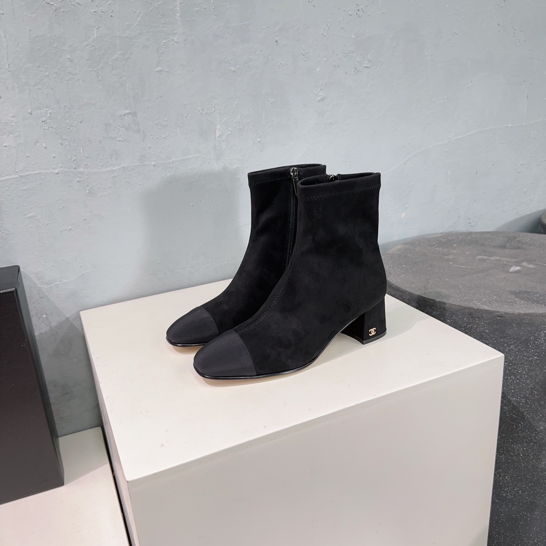🔥CHANEL ¡Botas cortas de tacón grueso de cuero elástico nuevas clásicas de otoño e invierno 25ss! 〰¡Los clásicos nunca…