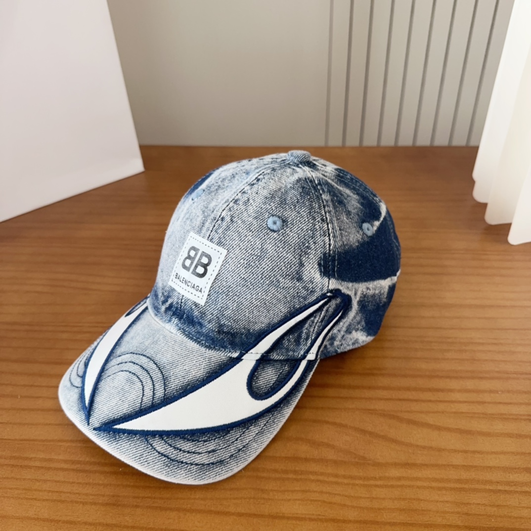 

Balencia*a 巴黎世家新款棒球帽
 🧢简约时尚超级无敌好看的帽子！