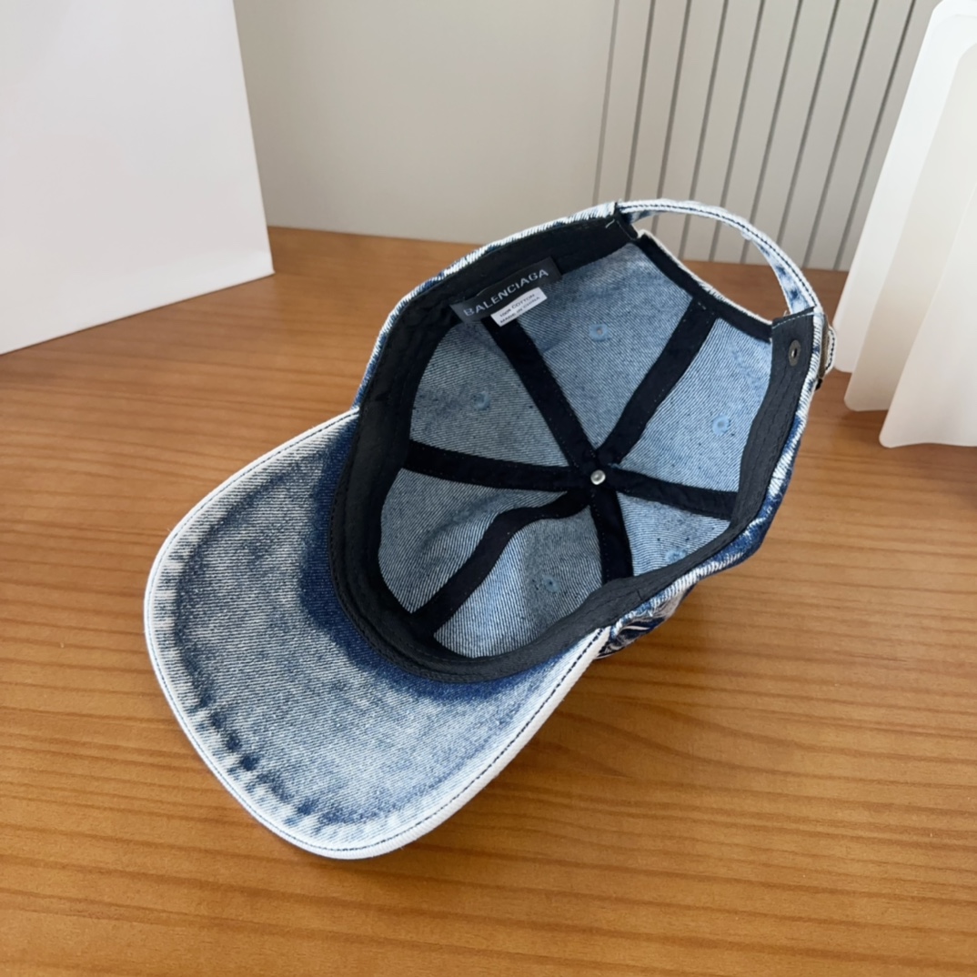 

Balencia*a 巴黎世家新款棒球帽
 🧢简约时尚超级无敌好看的帽子！