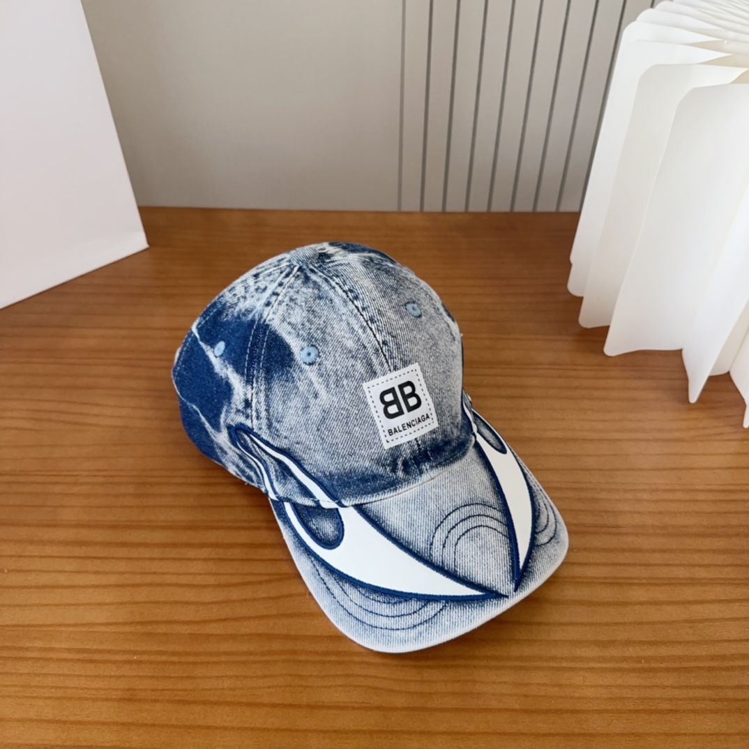 

Balencia*a 巴黎世家新款棒球帽
 🧢简约时尚超级无敌好看的帽子！
