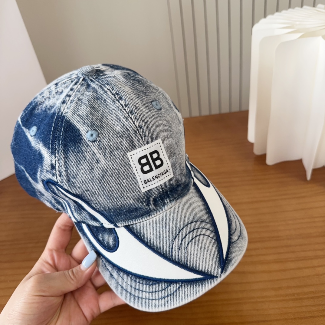 

Balencia*a 巴黎世家新款棒球帽
 🧢简约时尚超级无敌好看的帽子！