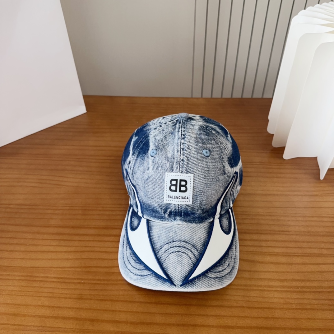 

Balencia*a 巴黎世家新款棒球帽
 🧢简约时尚超级无敌好看的帽子！